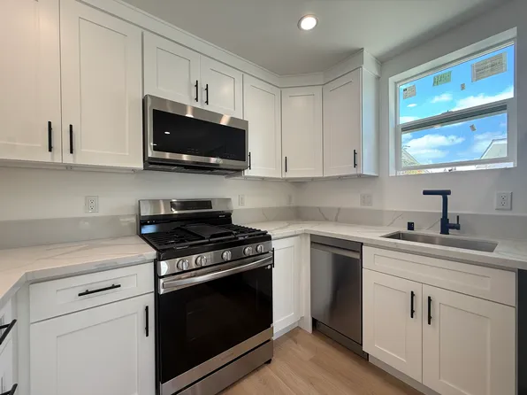 9555 La Villa St, Downey, CA 90241