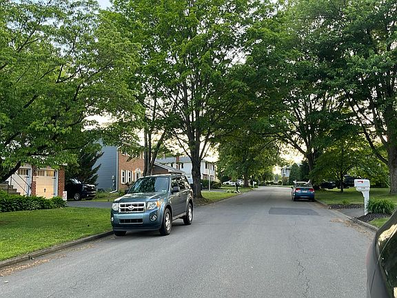 4th image of 1165 Greenleaf Dr