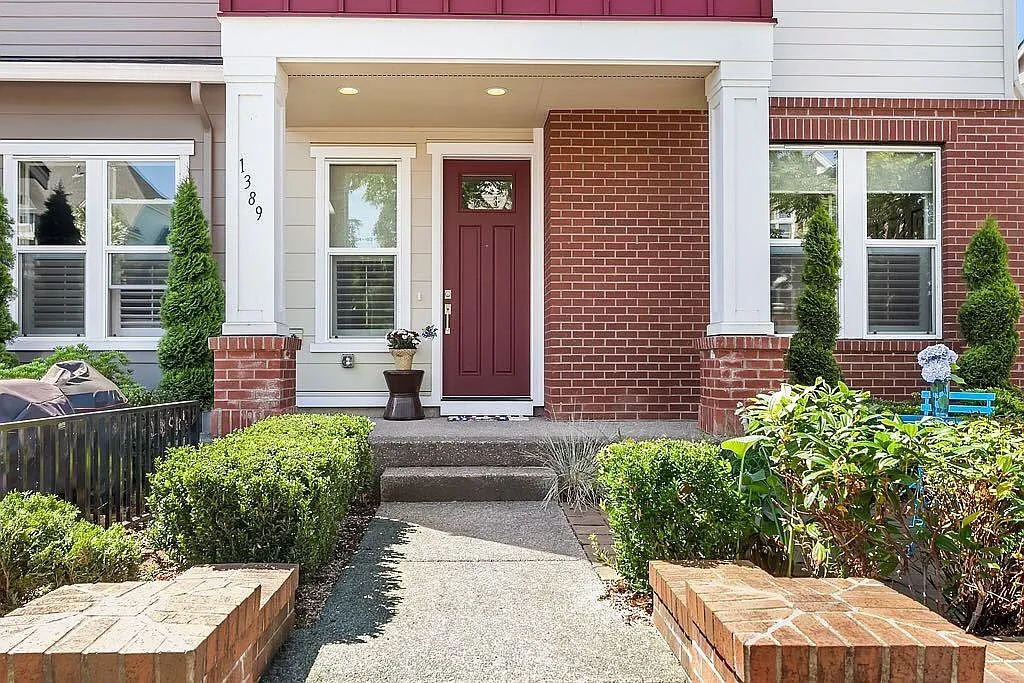 3 bed, 2.5 bath, 1600 sqft, $3,900 — Photo 1
