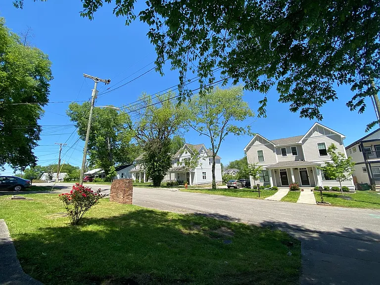 308 Prince Ave — Photo 15