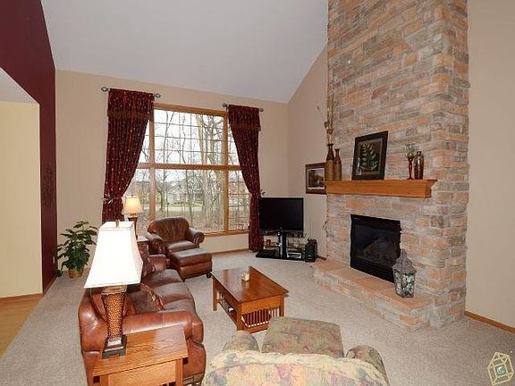 3rd image of 5958 Oak Hollow Dr