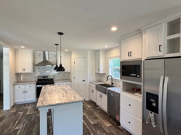 4th image of 3 Rose Ln
