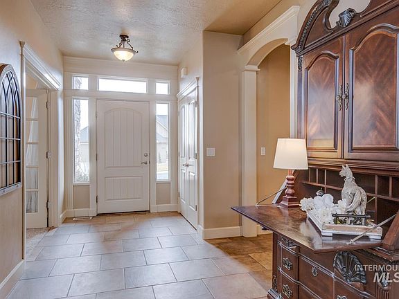 3rd image of 2803 Bayhill Ct