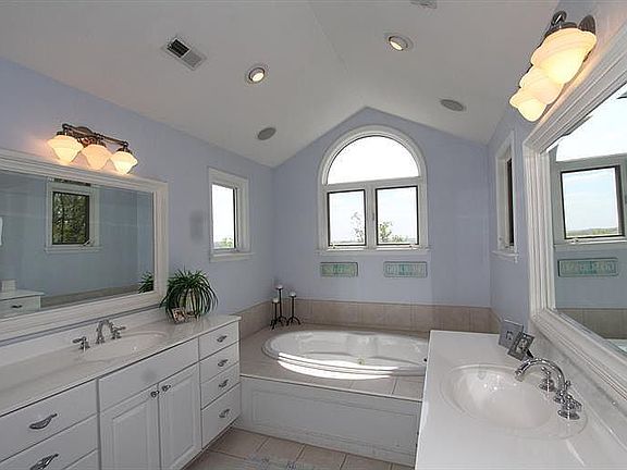 Spacious master bath
