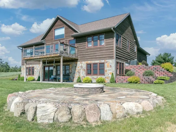 N7559 Blue Water Court, New Lisbon, WI 53950