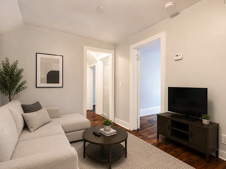 800 Clancy Ave NE — Photo 2