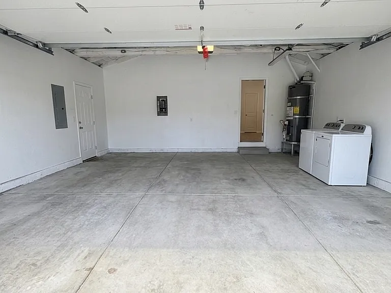 9887 Broadmoor Dr — Photo 15