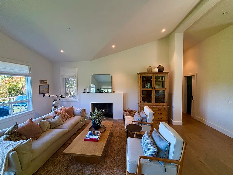 288 Hillside Ave — Photo 2