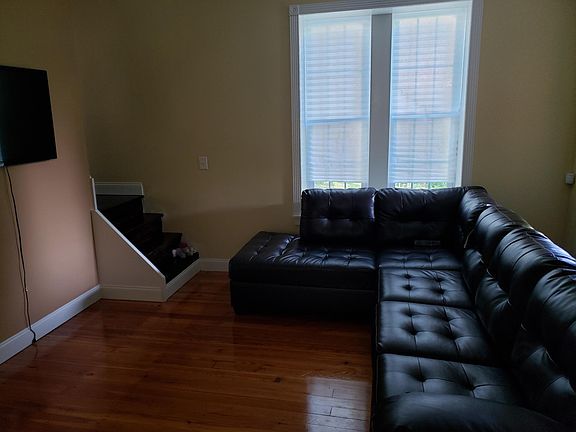 2nd image of 426 W Penn Ave