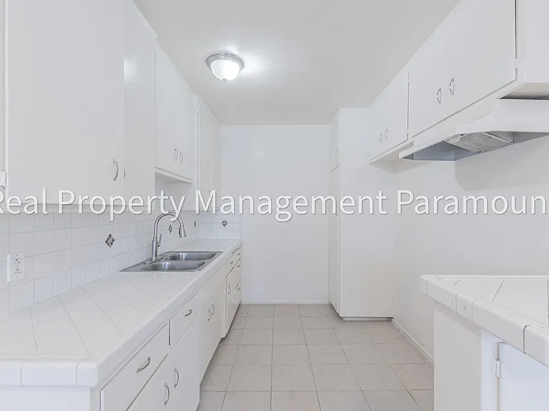 3910 Stevely Ave — Photo 9