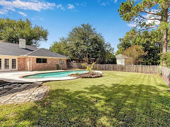 3rd image of 341 Dawn Hill Dr
