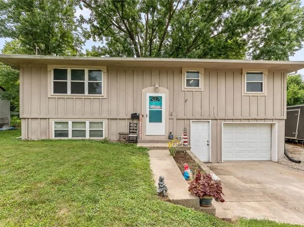 415 E Buchanan St, Richmond, MO 64085