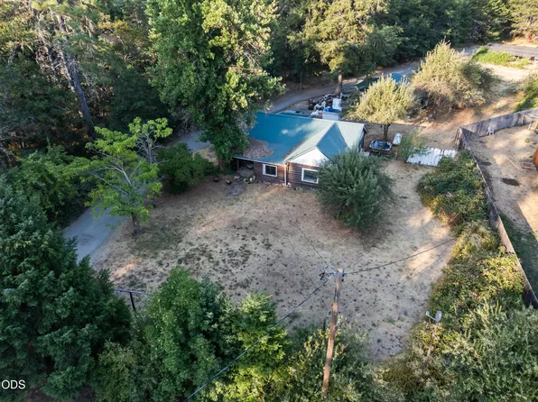 3580 Rockydale Rd, Cave Junction, OR 97523