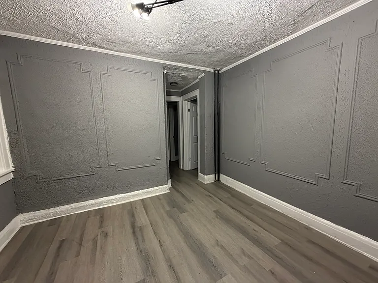 717 Arlington Ave #1B — Photo 2