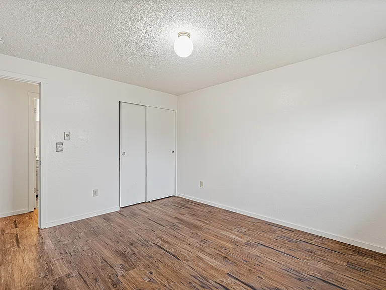 653 Myrtine St #A — Photo 17