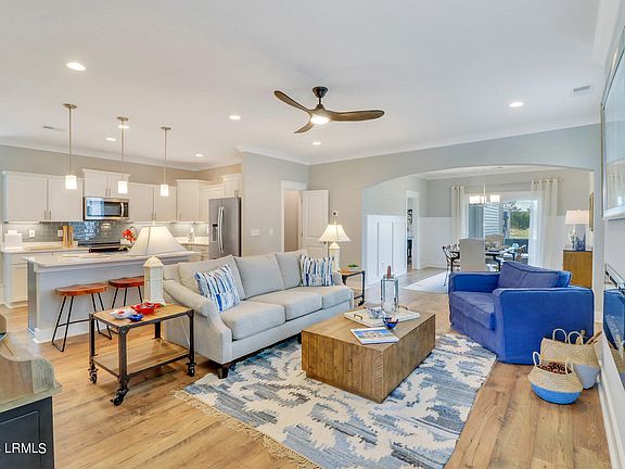 2nd image of 27 Whispering Oaks Circle