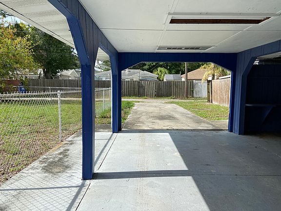 5th image of 132 37th Ave NE