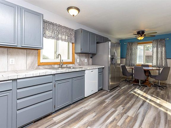 5th image of 708 Pine St