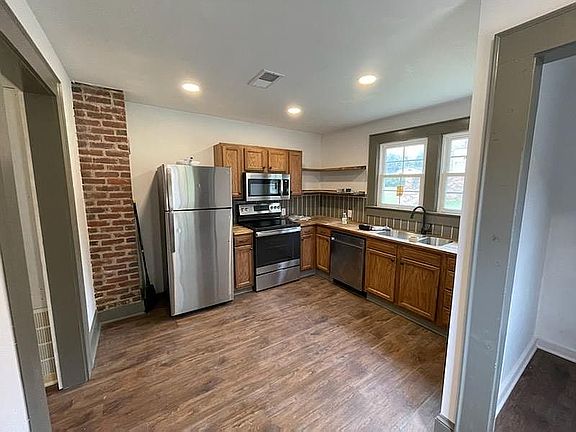 2nd image of 2318 32nd St NE