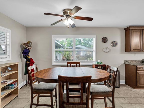5th image of 318 Evangeline Rd