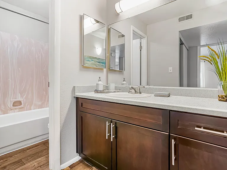 Callaway Apartments — Photo 15
