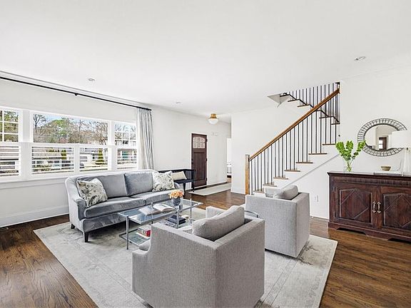 3rd image of 220 Mount Vernon Dr