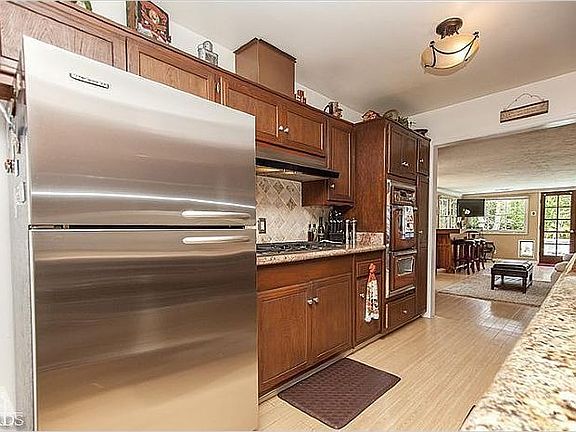4th image of 22829 Cohasset St