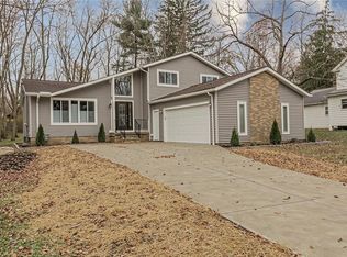 4004 Ellendale Rd, Moreland Hills, OH 44022
