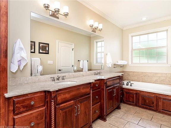 4th image of 7 W Prairie Dunes Ct