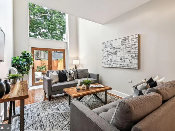 2115 Fitzwater St, Philadelphia, PA 19146