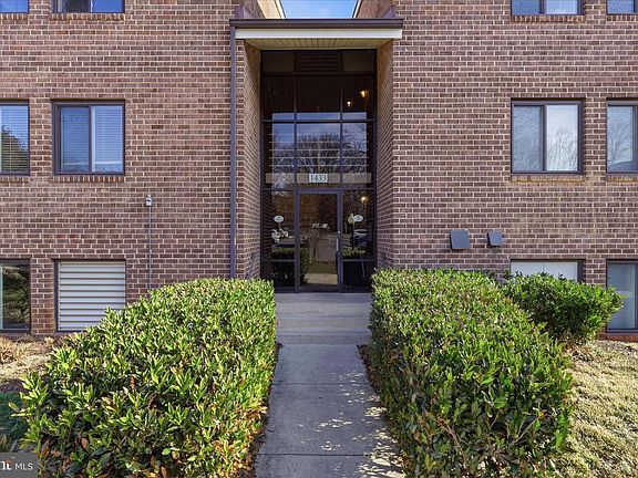 4th image of 1433 Northgate Sq Unit 11B