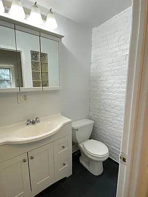 Rented by Performing Assets Corp | media 8