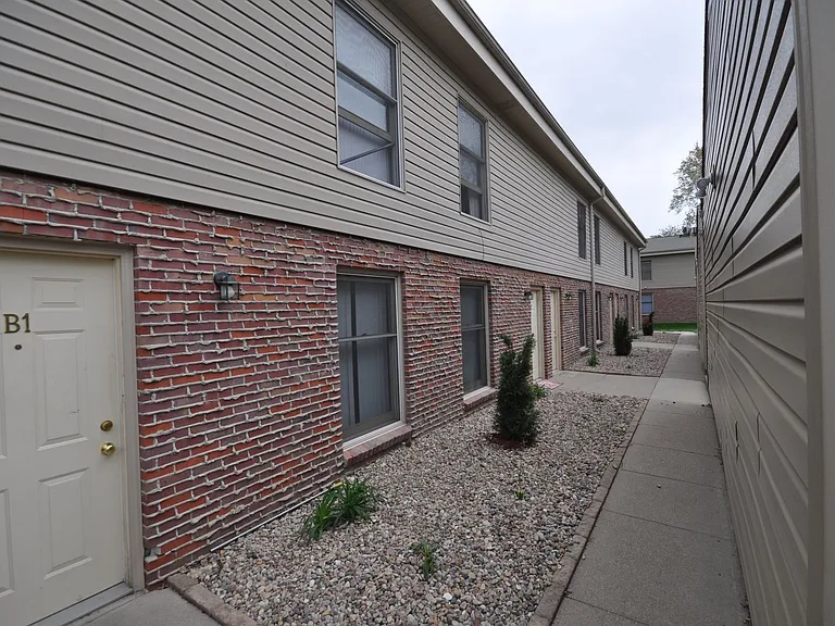 3535 Vine St — Photo 3