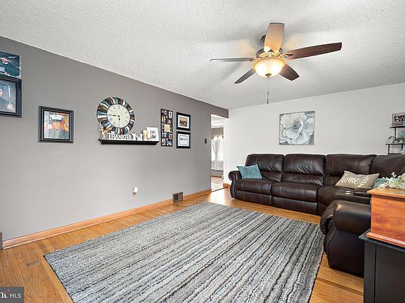 5th image of 928 Rose Ave