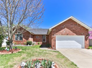 412 S Southgate Dr, Nixa, MO 65714