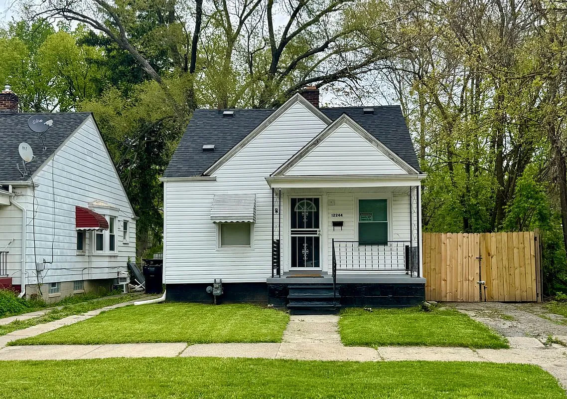 2 bed, 1.0 bath, 704 sqft, $1,250 — Photo 2