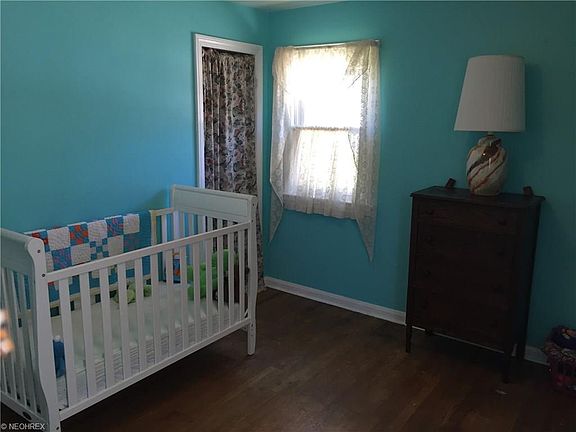 4th image of 17820 Woodbury Ave