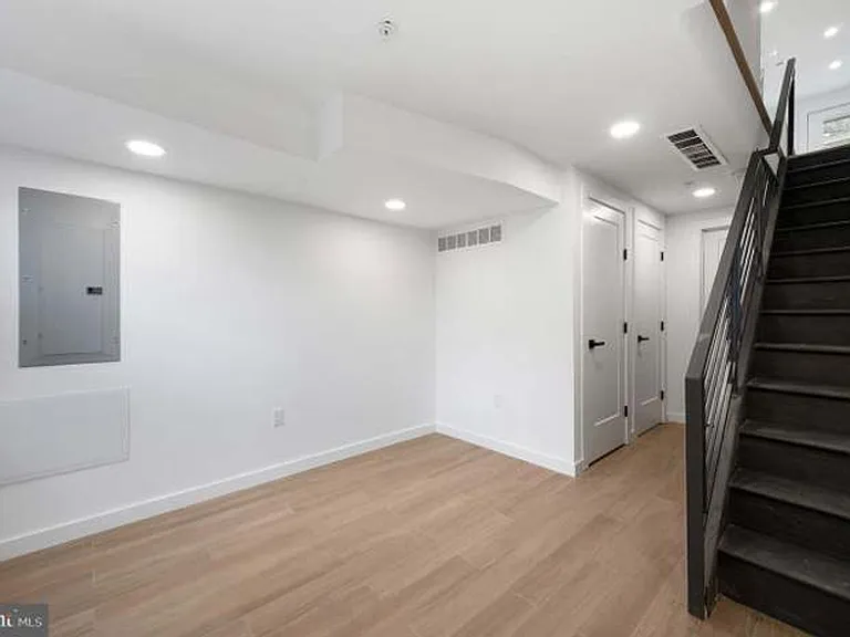 166 W Laurel St — Photo 21