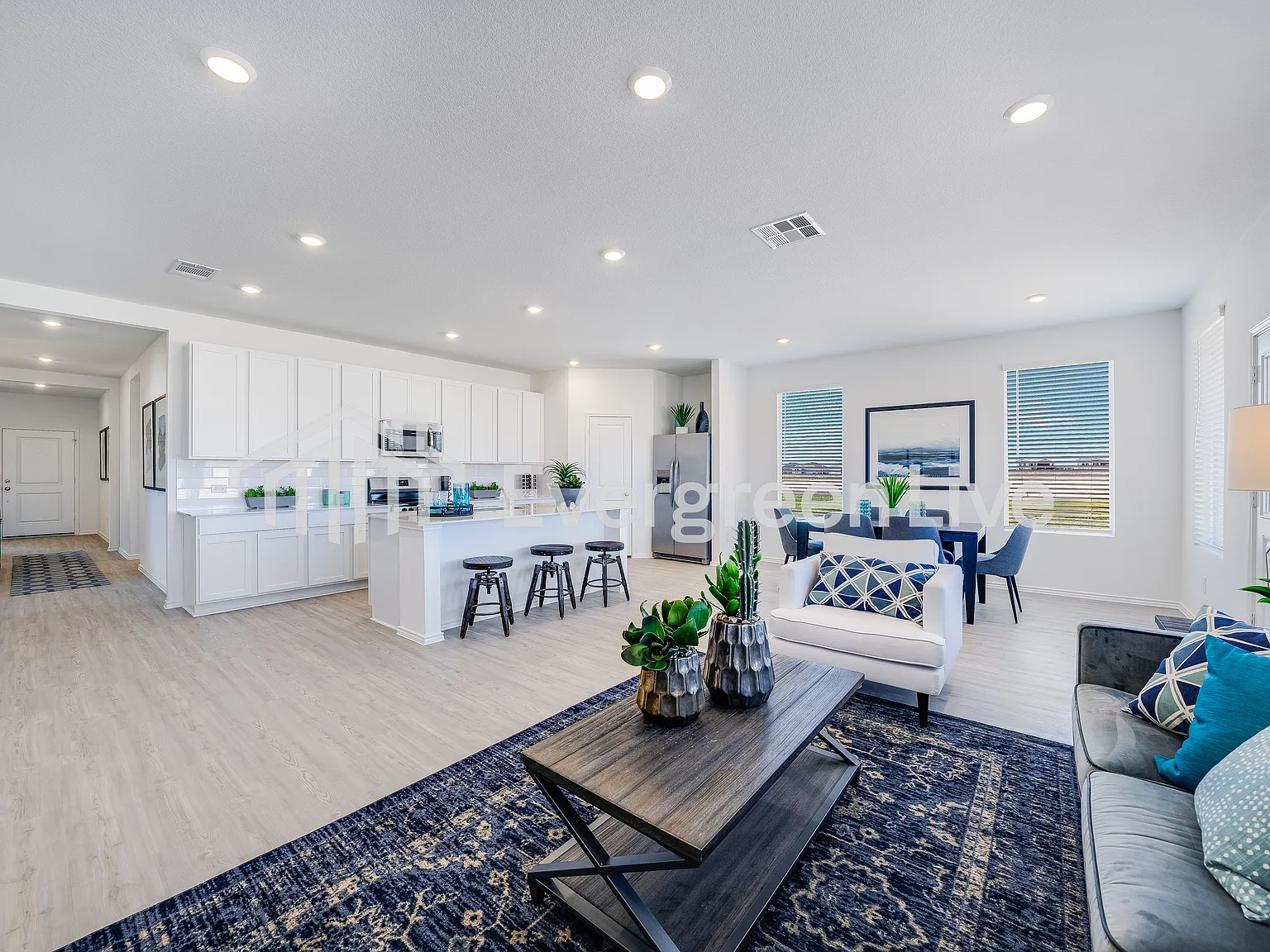 4 bed, 2.0 bath, 2083 sqft, $2,245 — Photo 4