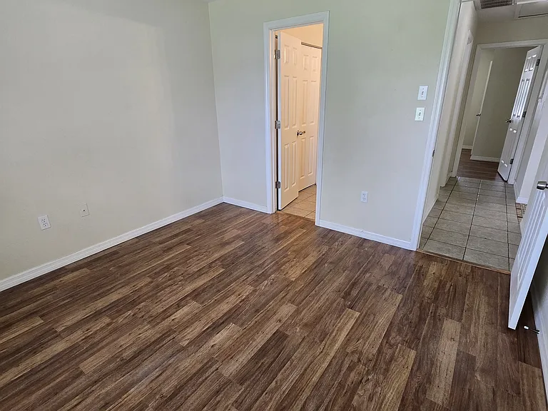 117 Denton Ave — Photo 11