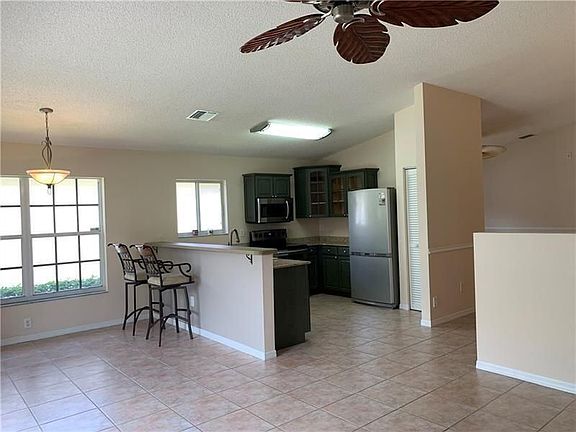 5th image of 210 NW 40th Ave
