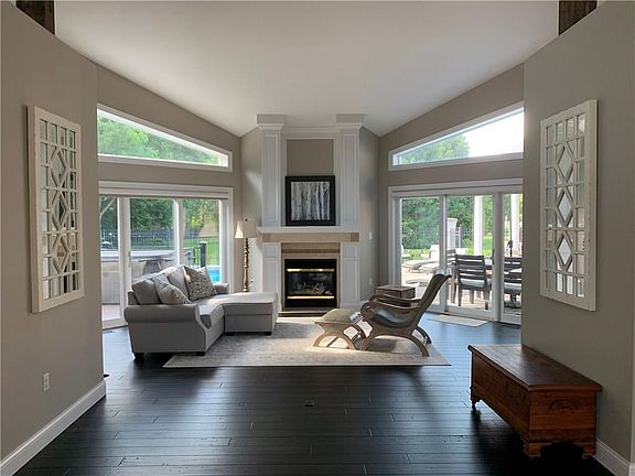 3rd image of 464 Alisa Ave