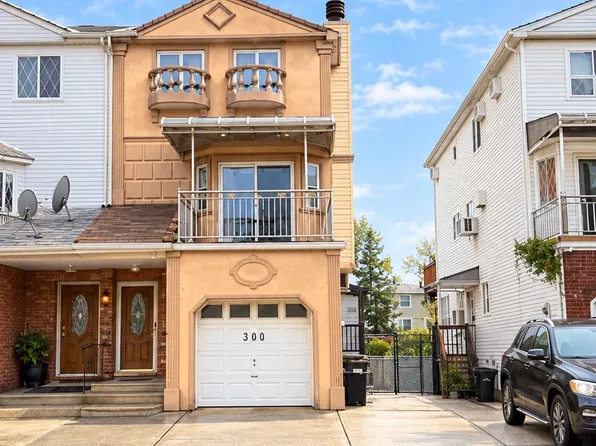 300 Merrymount St #2F, Staten Island, NY 10314