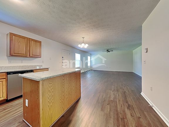4th image of 930 Delhi Dr