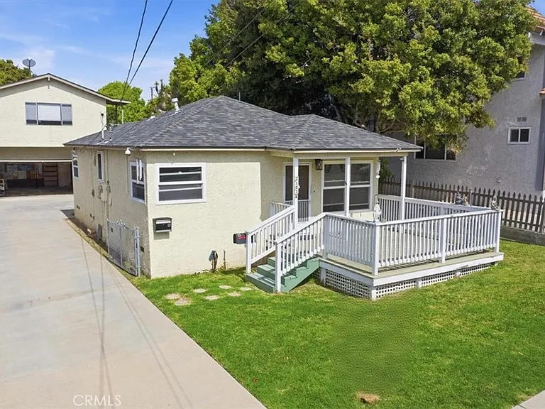 2103 Harriman Ln — Photo 1