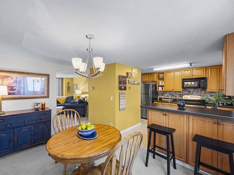 369 Cameco Cir — Photo 2