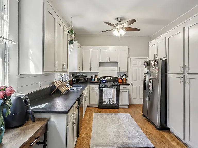 940 Austin Ave NE — Photo 10