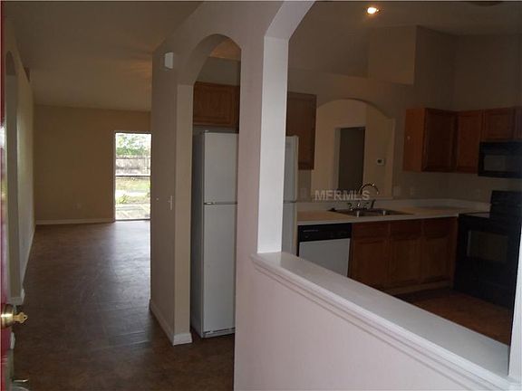 3rd image of 452 N Summit Ave