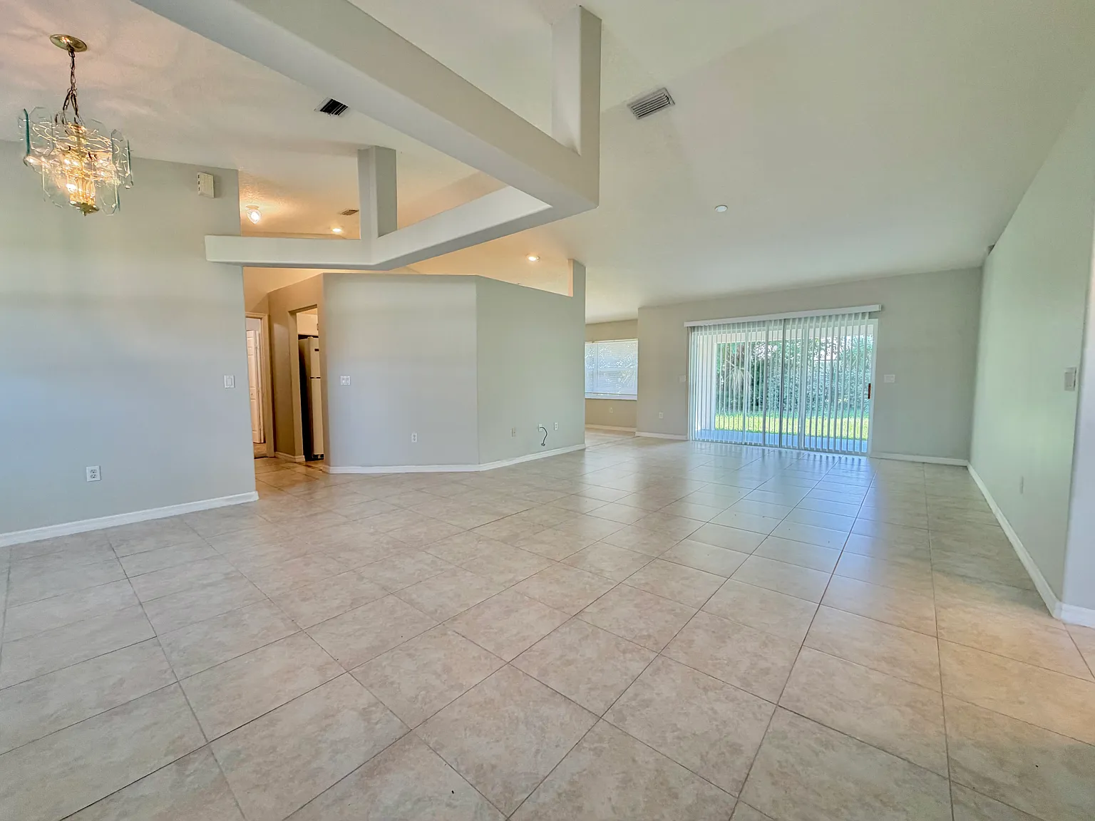 3 bed, 1644 sqft, $1,750 — Photo 2