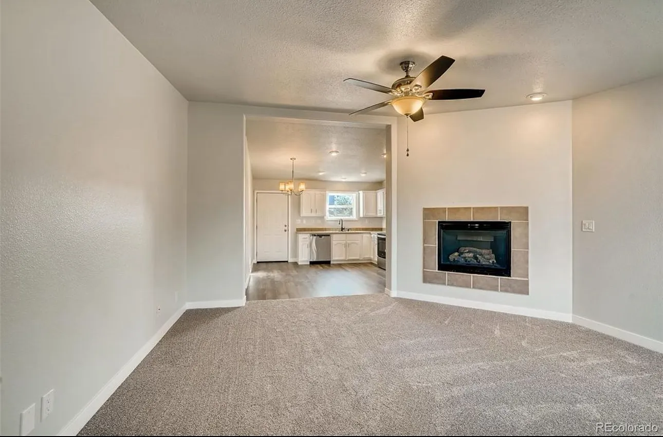 3 bed, 1325 sqft, $2,400 — Photo 2